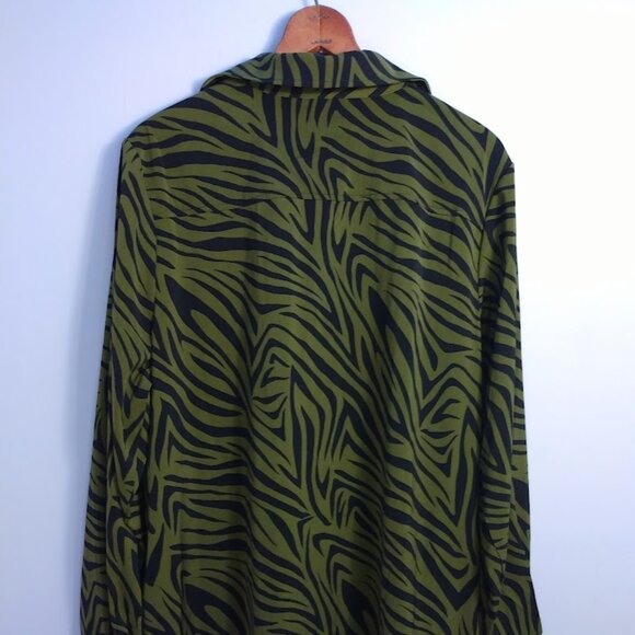 Susan Graver Green/Black Zebra Print Button Up Blouse Shirt Peachskin Stretch LG - Picture 5 of 9